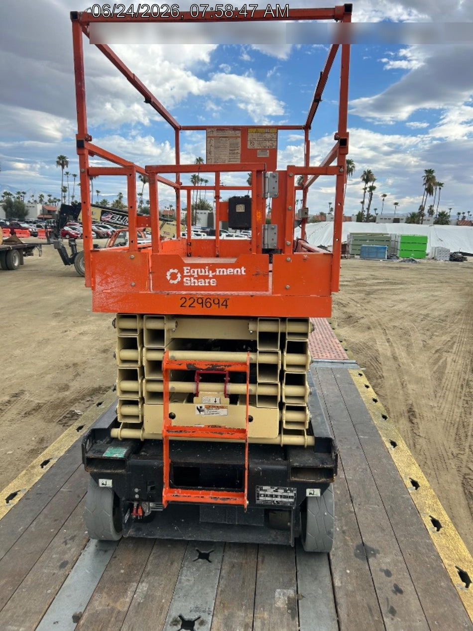 2022 JLG ES3246