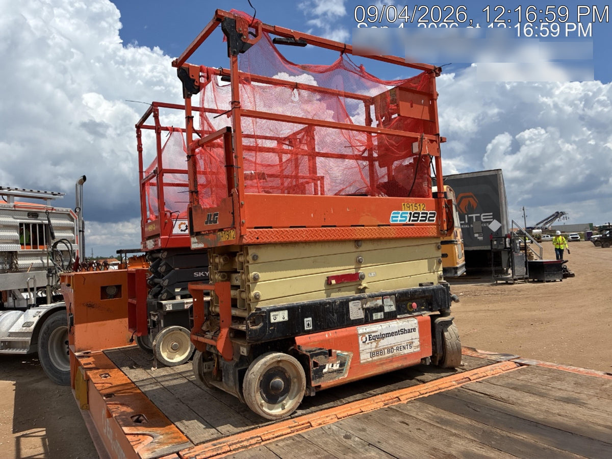 2021 JLG ES1932