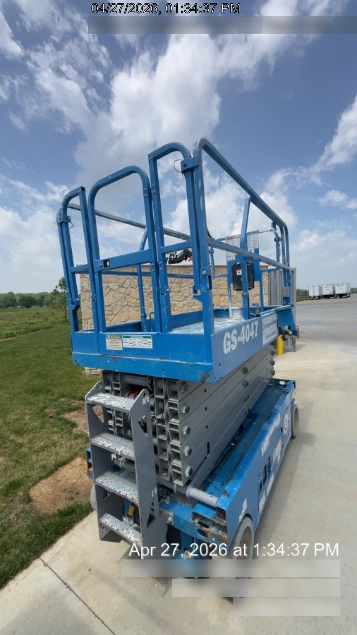 2019 Genie GS-4047 Folding rails with half height swing gate