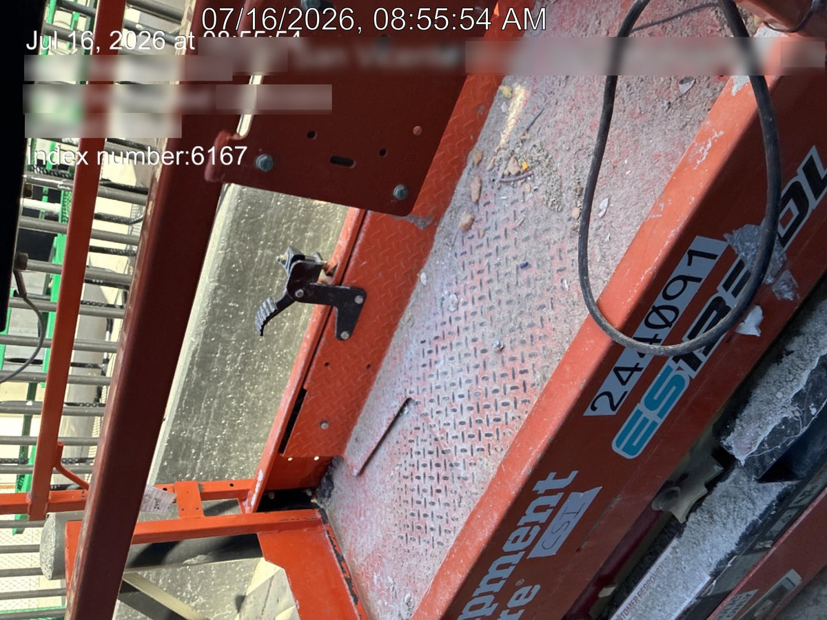 2022 JLG ES1330L