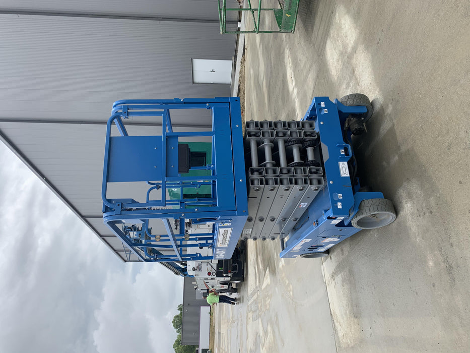2019 Genie GS-4047 Folding rails with half height swing gate