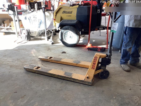 2022 CROWN 5,500lb Manual Pallet Jack - Crown
