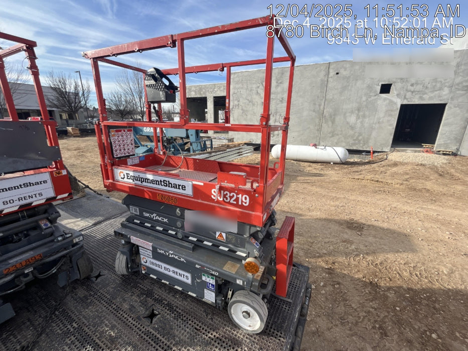 2020 Skyjack SJIII-3219 Solid NM Tires, Half height spring hinged entry gate, Dual Beacons, 800W Inverter