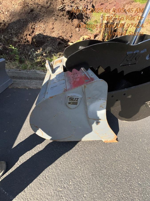 2025 TAKEUCHI 24" Bucket Takeuchi