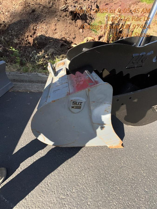 2025 TAKEUCHI 24" Bucket Takeuchi