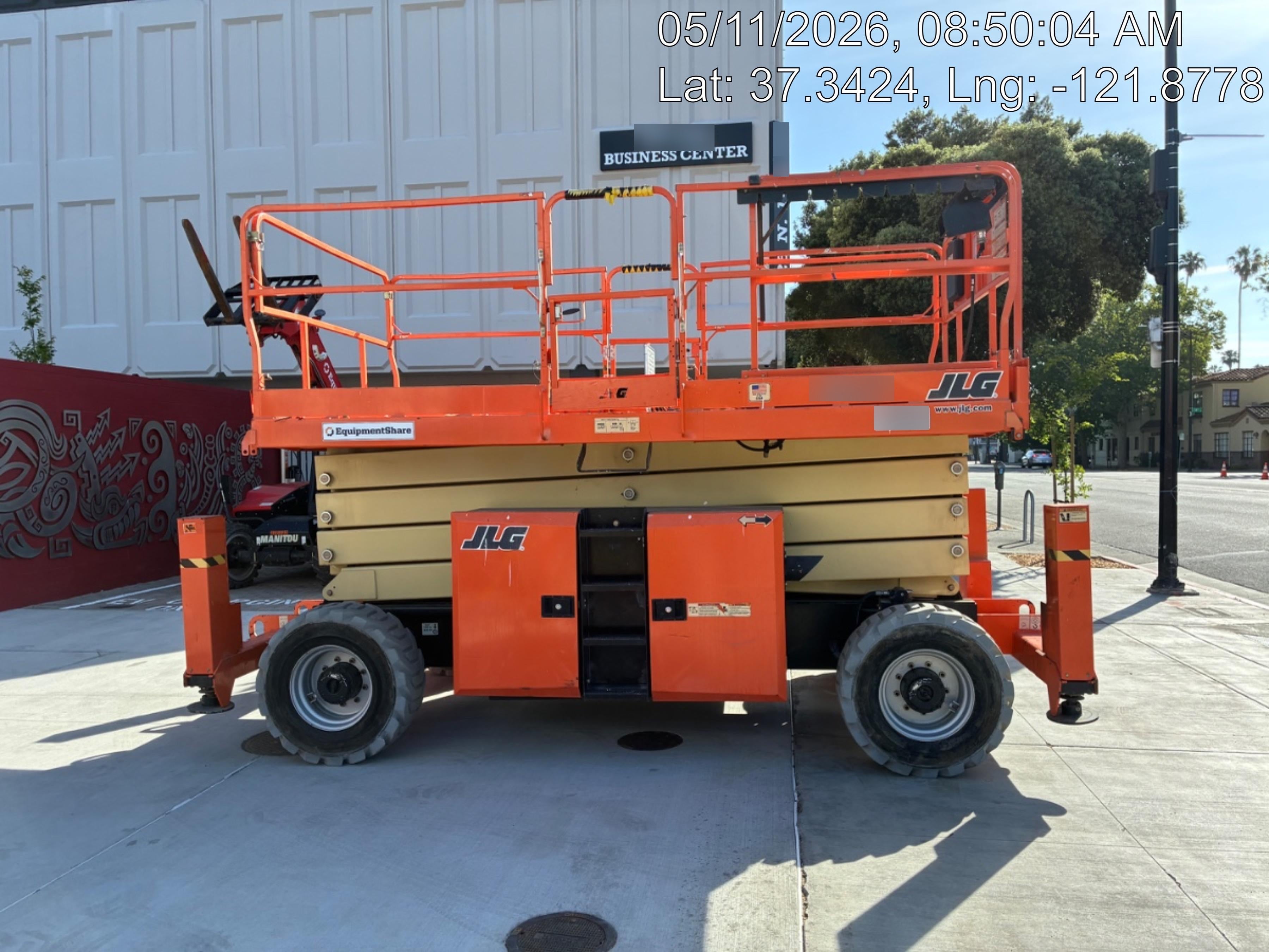 2019 JLG 430LRT