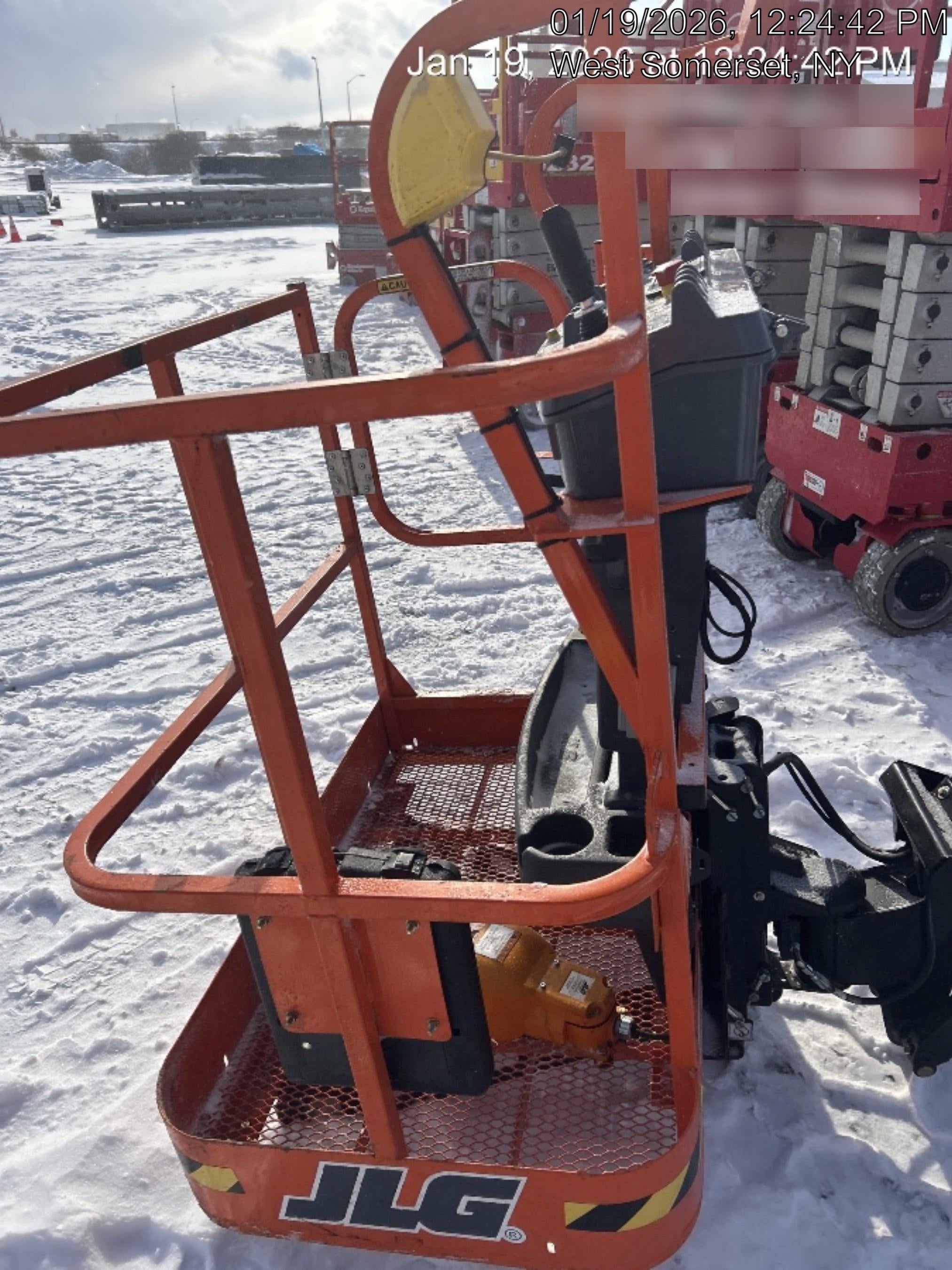 2025 JLG E300AJP