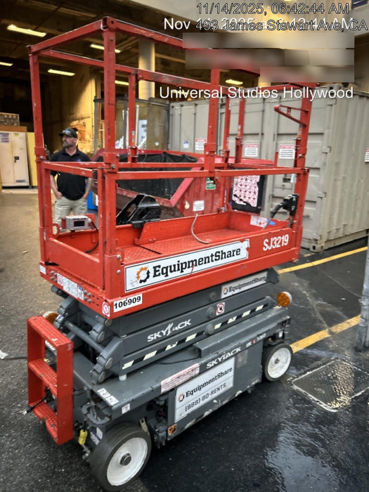 2020 Skyjack SJIII-3219 Solid NM Tires, Half height spring hinged entry gate, Dual Beacons, 800W Inverter