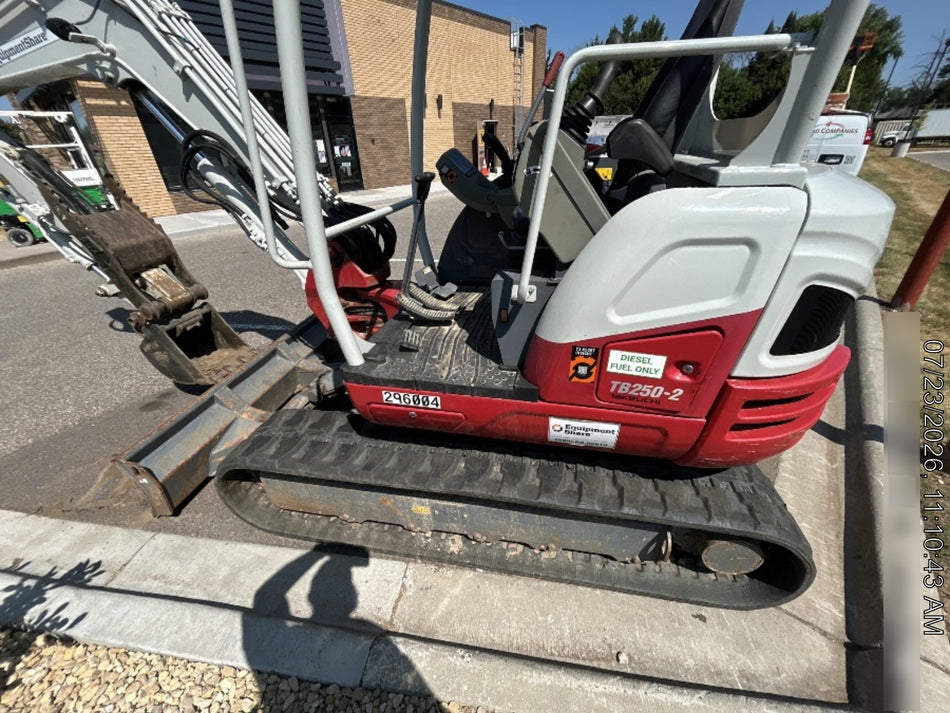 2023 TAKEUCHI TB250-2R