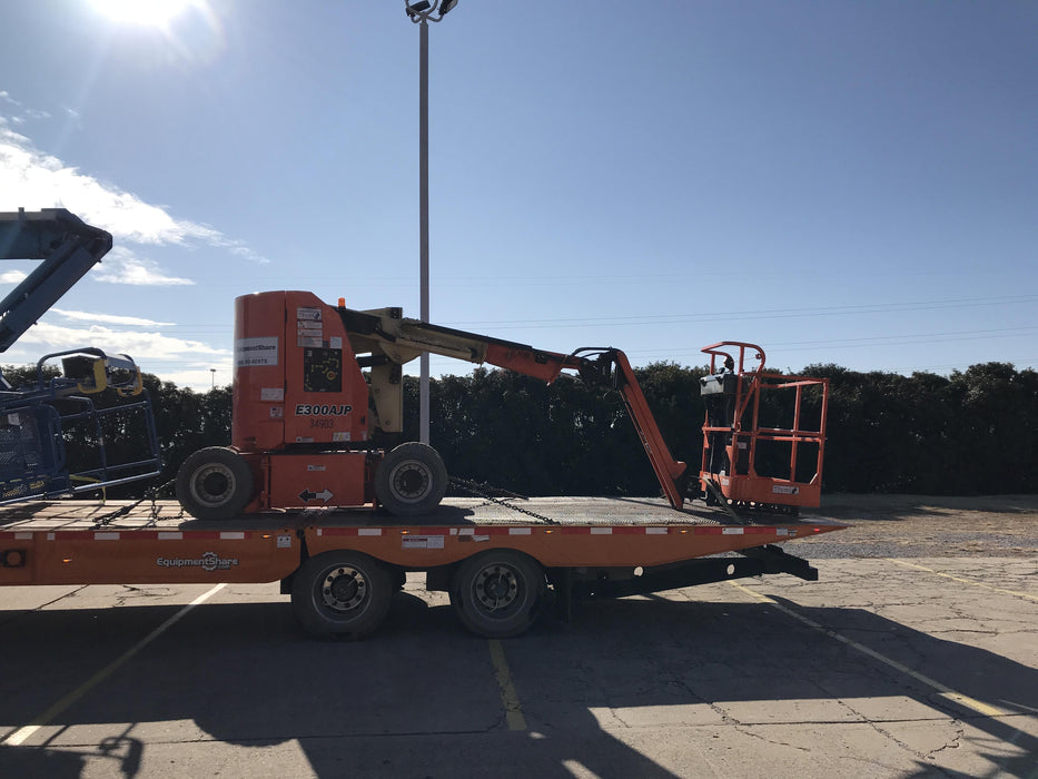 2019 JLG E300AJP