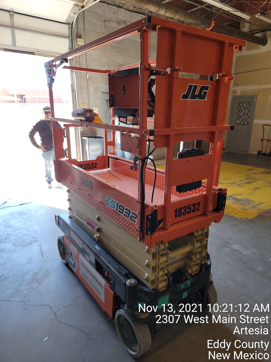 2021 JLG ES1932