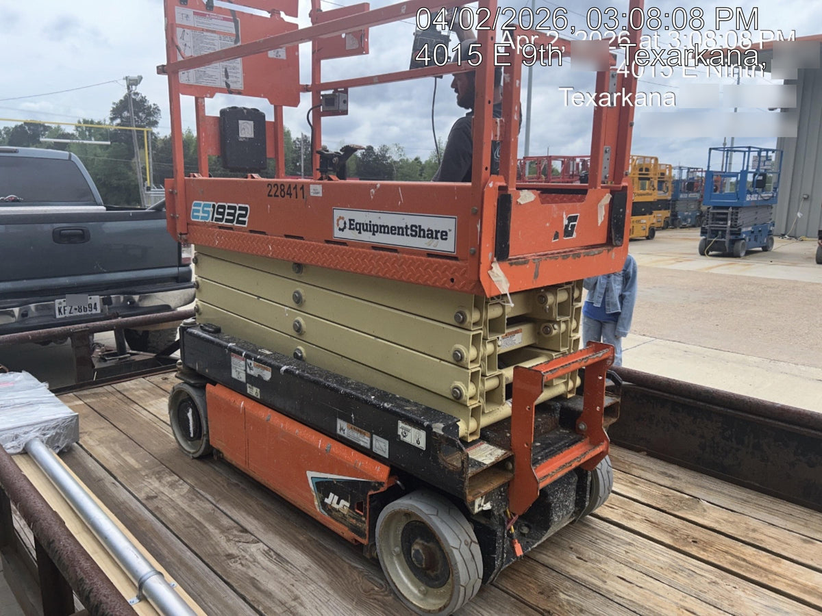 2022 JLG ES1932