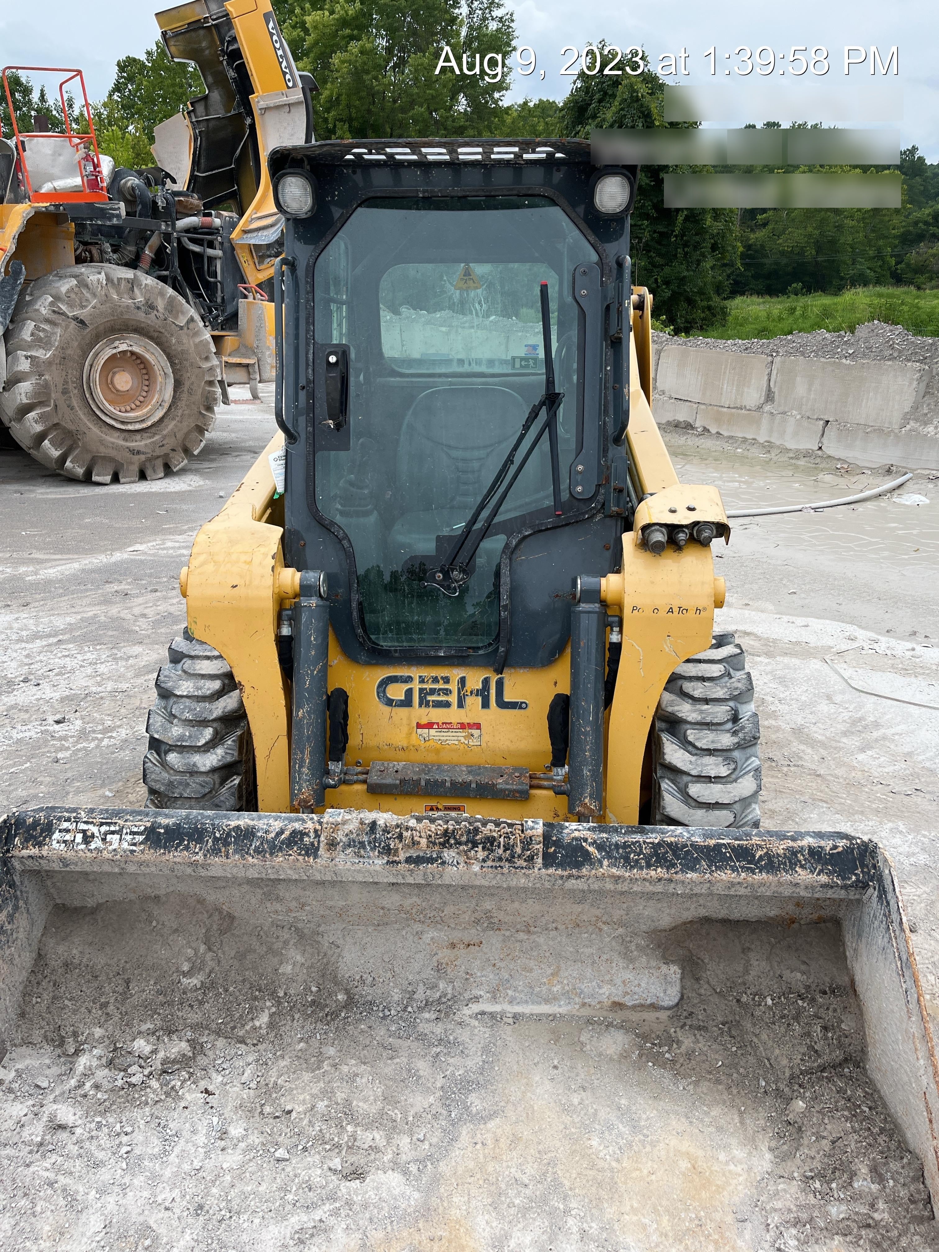 2016 GEHL R165