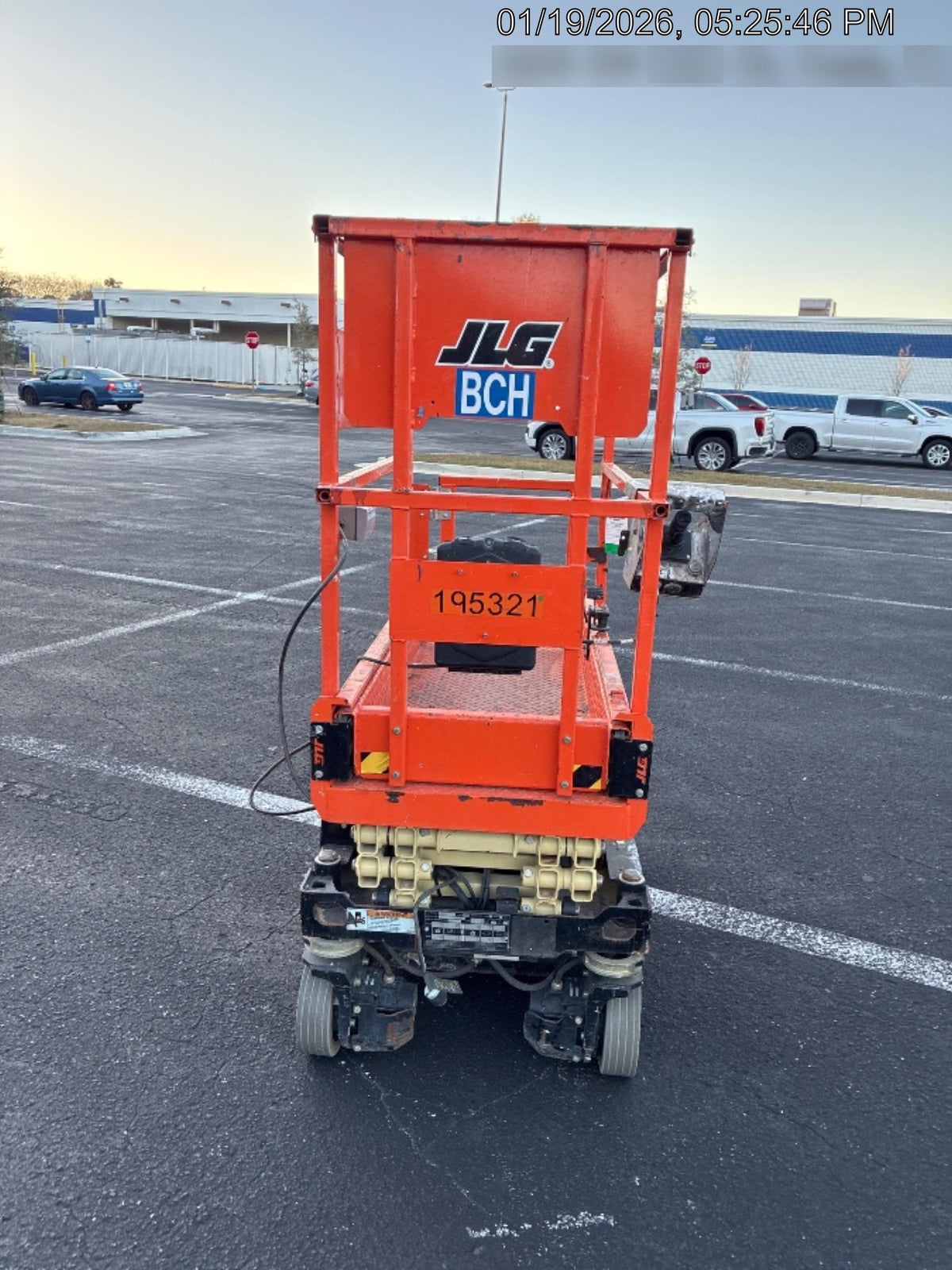 2021 JLG ES1330L