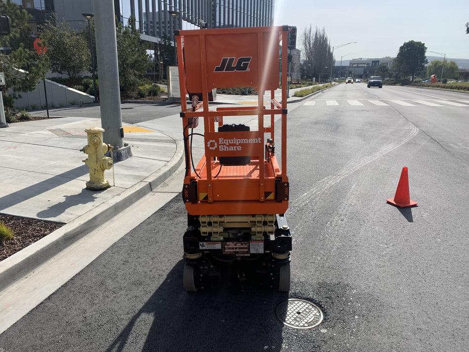 2022 JLG ES1330L