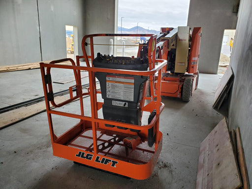 2019 JLG E300AJP
