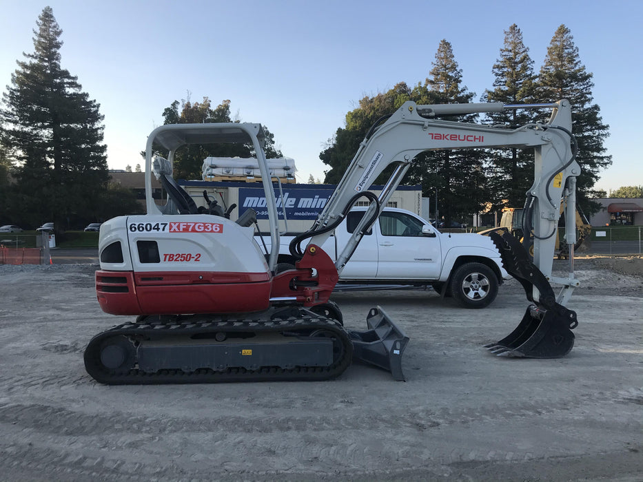 2020 TAKEUCHI TB250-2