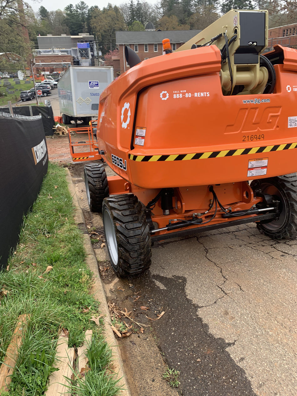 2022 JLG 660SJ