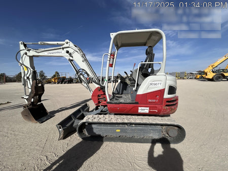 2023 TAKEUCHI TB250-2R