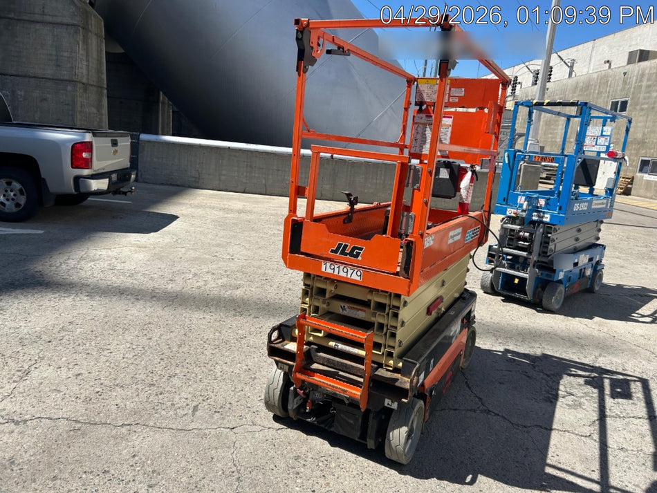 2021 JLG ES1932