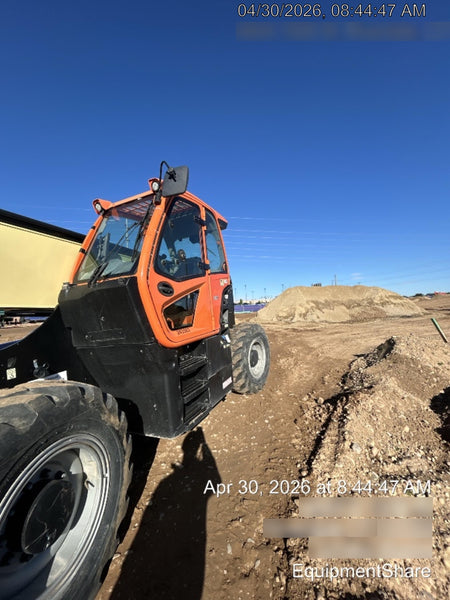 2022 JLG 1075