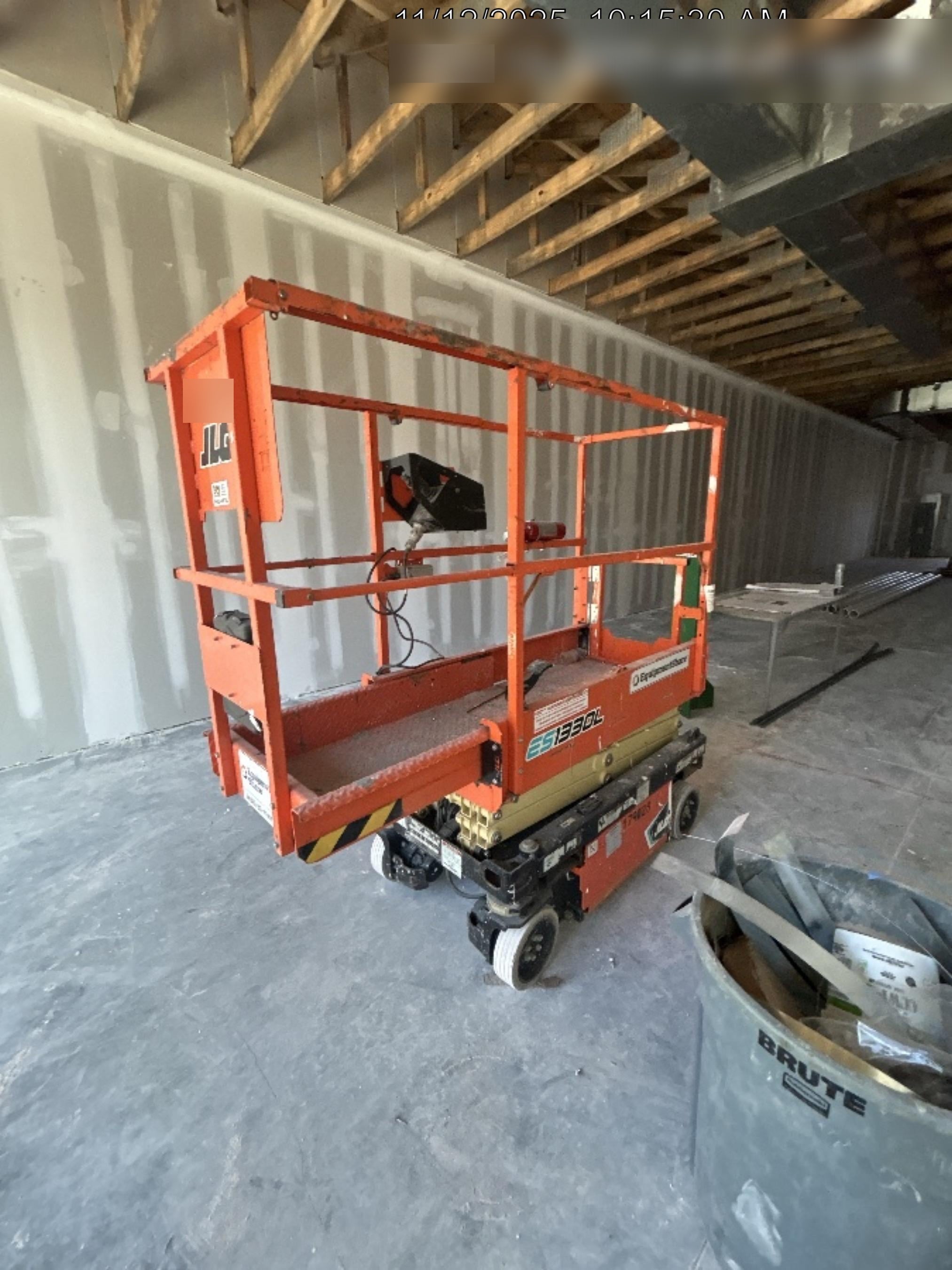 2021 JLG ES1330L