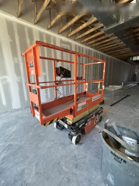 2021 JLG ES1330L