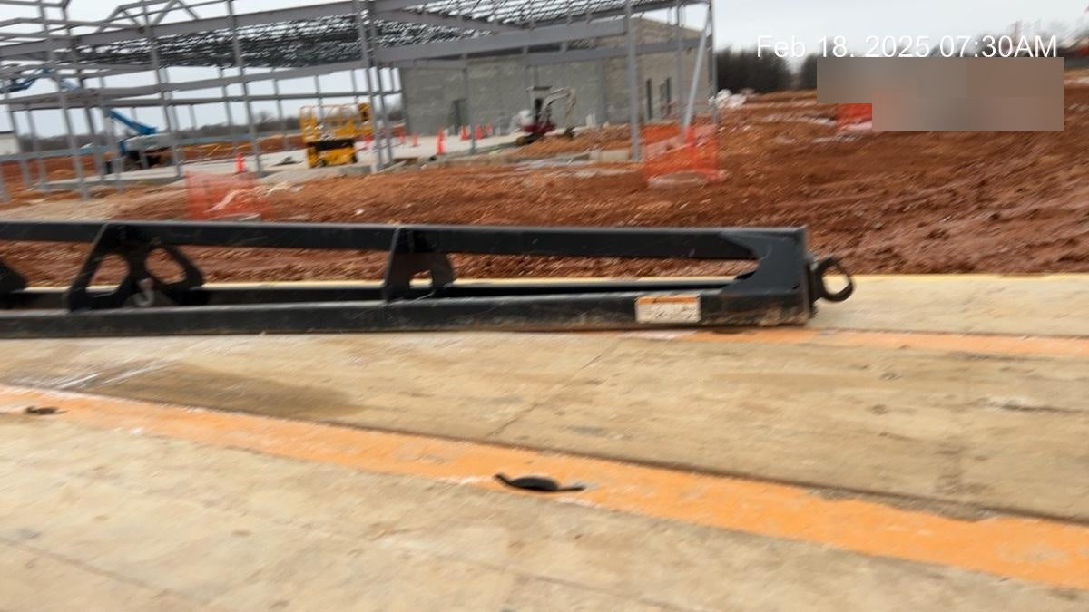 2023 JLG 1001275852