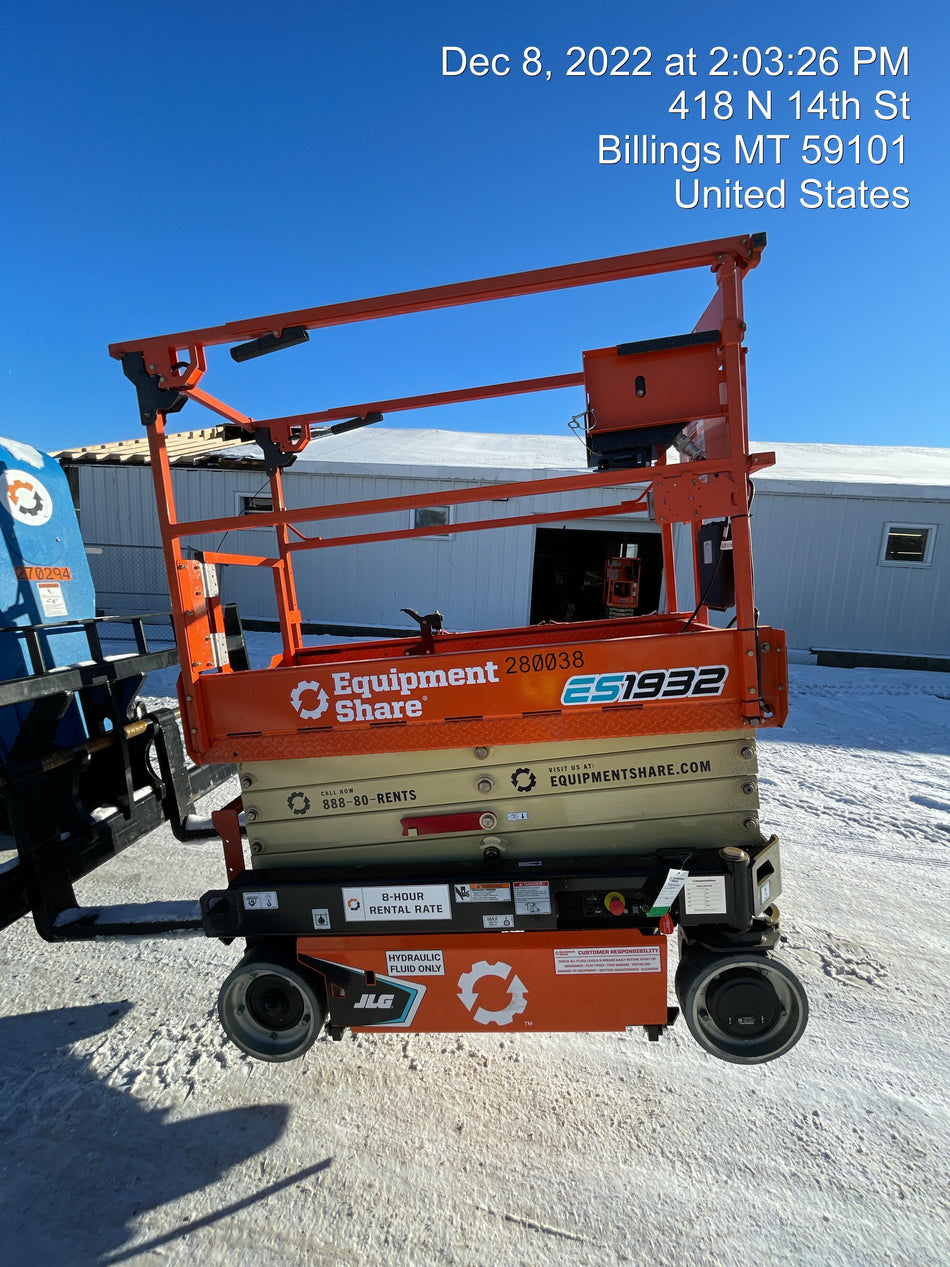 2022 JLG ES1932