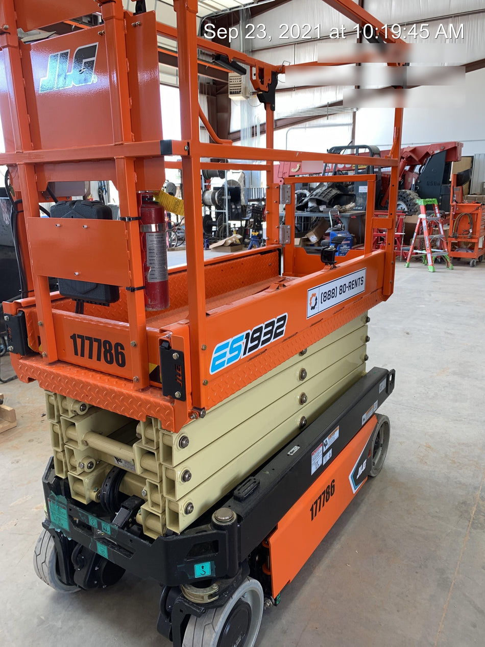 2021 JLG ES1932