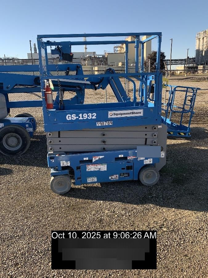 2021 GENIE GS-1932