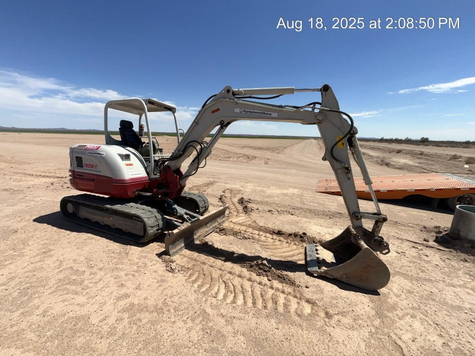 2021 TAKEUCHI TB250-2