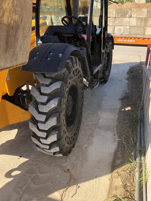 2019 JCB 510-56 Canopy, 74 HP, Solid Tires, STD Worklight, Beacon, Aux Hydraulics, Lifting Eye, Back up Alarm w/66" Carriage/60" Forks