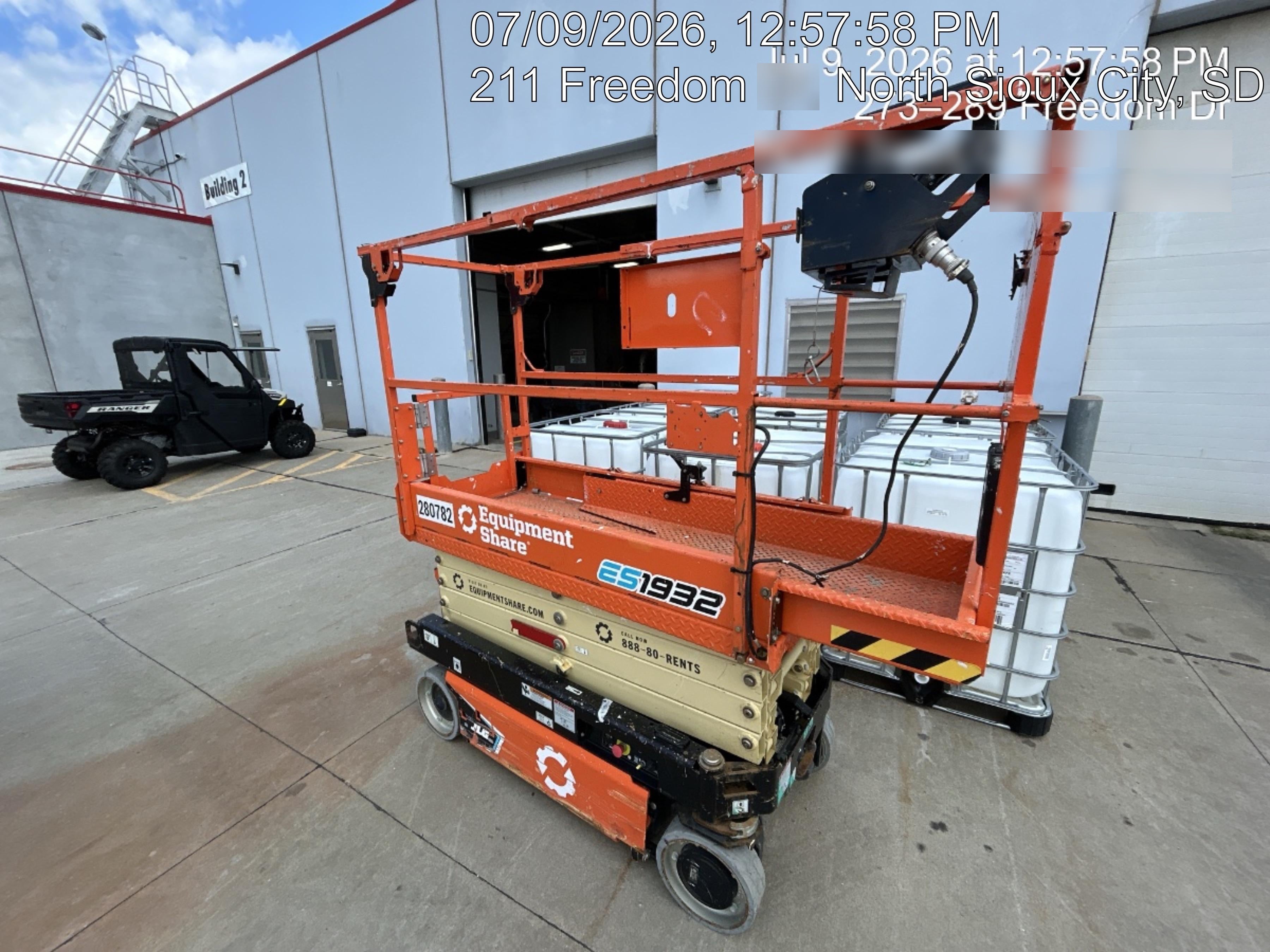 2022 JLG ES1932