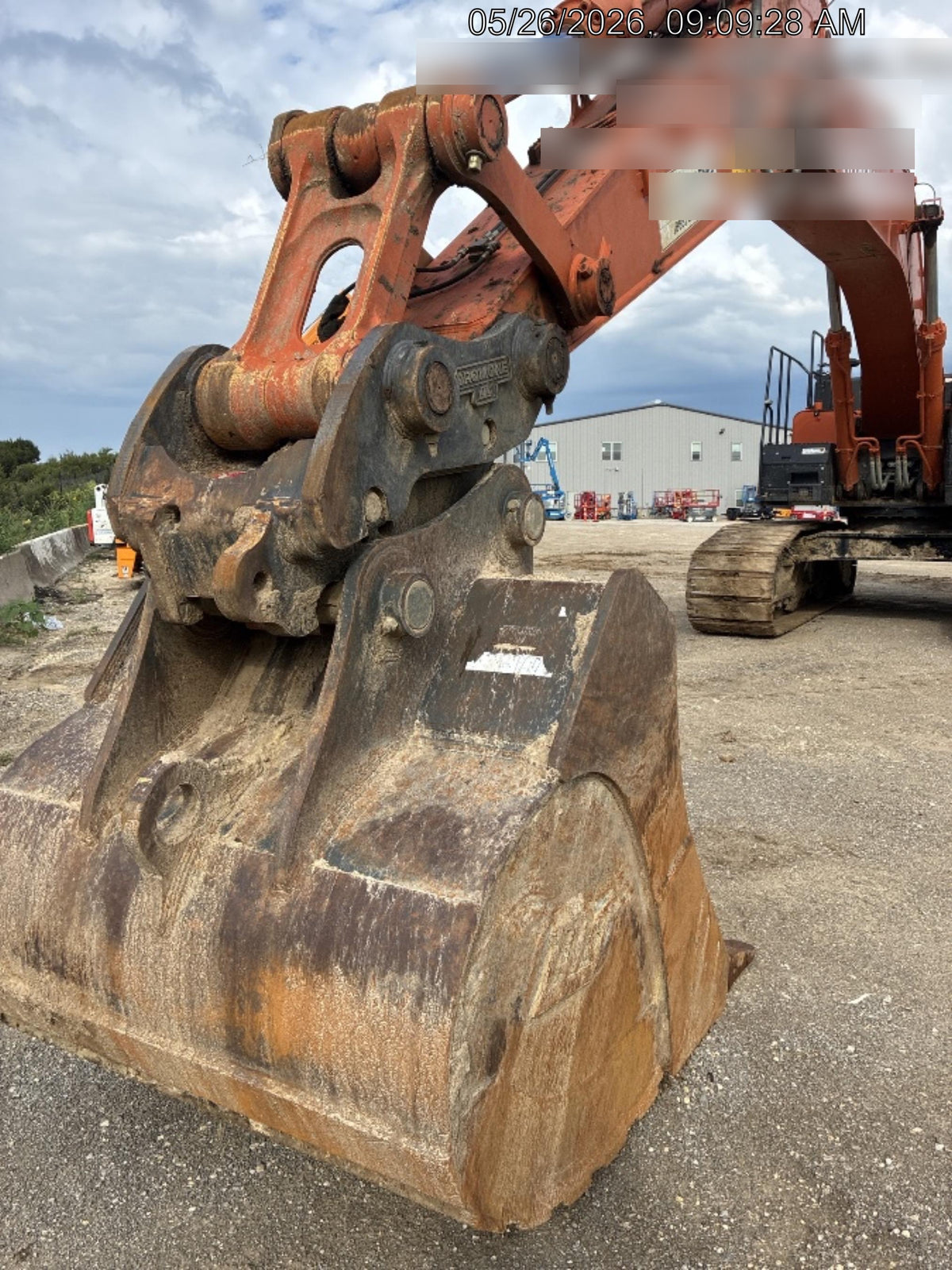 2025 HITACHI Bucket 60" HD, Excavator 110,000 - 120,000 Hitachi