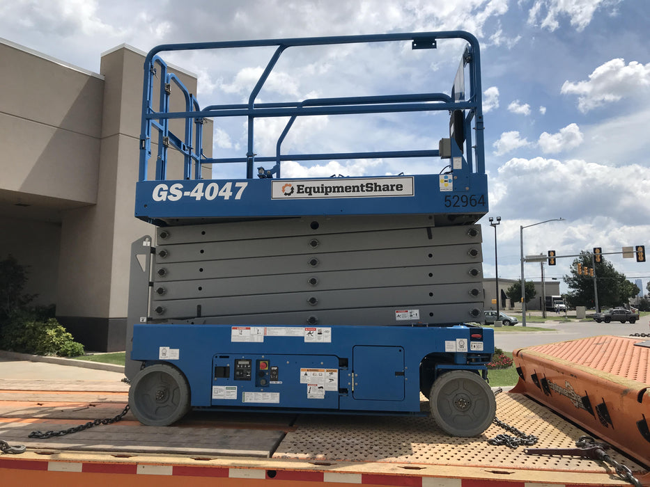 2019 Genie GS-4047 Folding rails with half height swing gate