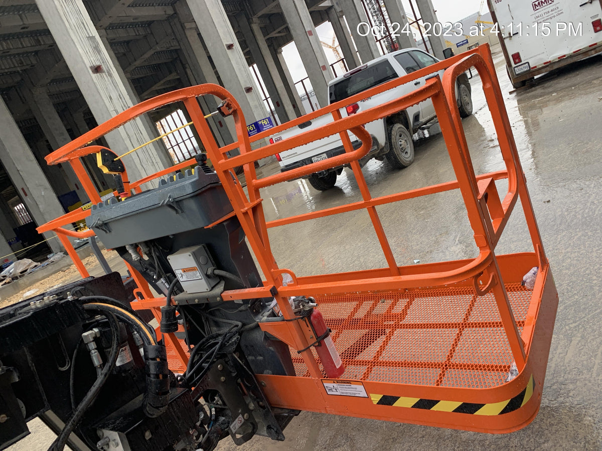 2023 JLG 600S