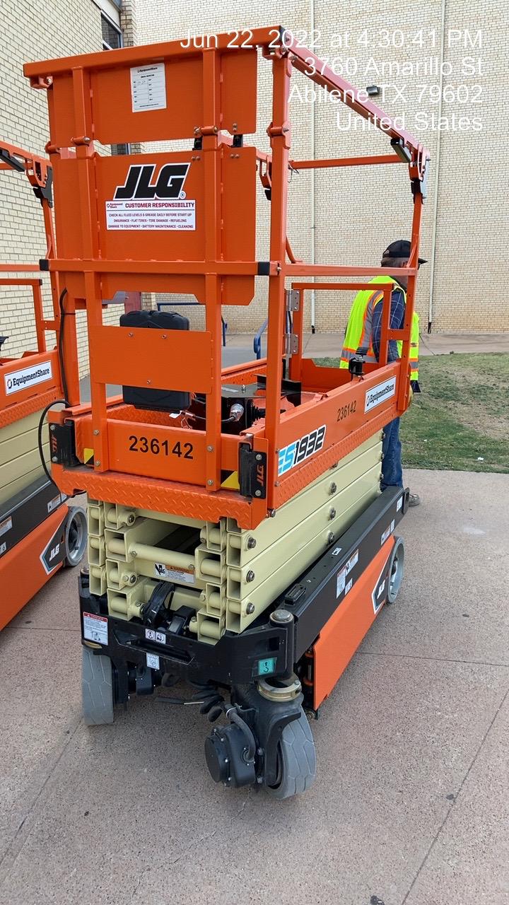 2022 JLG ES1932