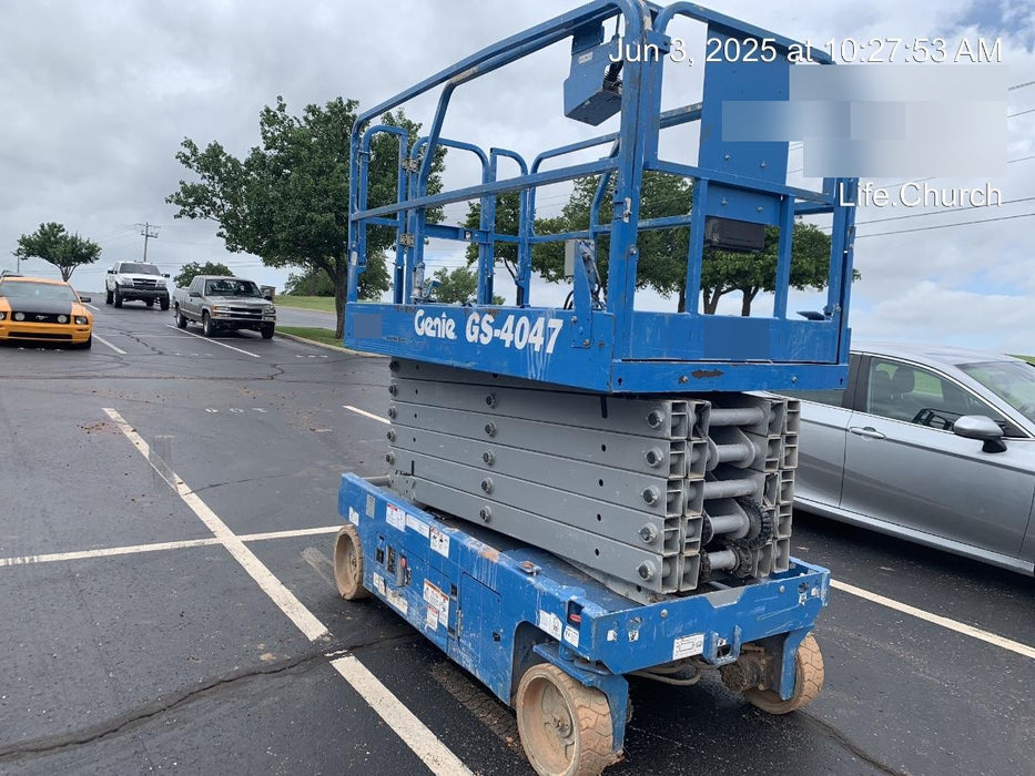 2019 Genie GS-4047 Folding rails with half height swing gate