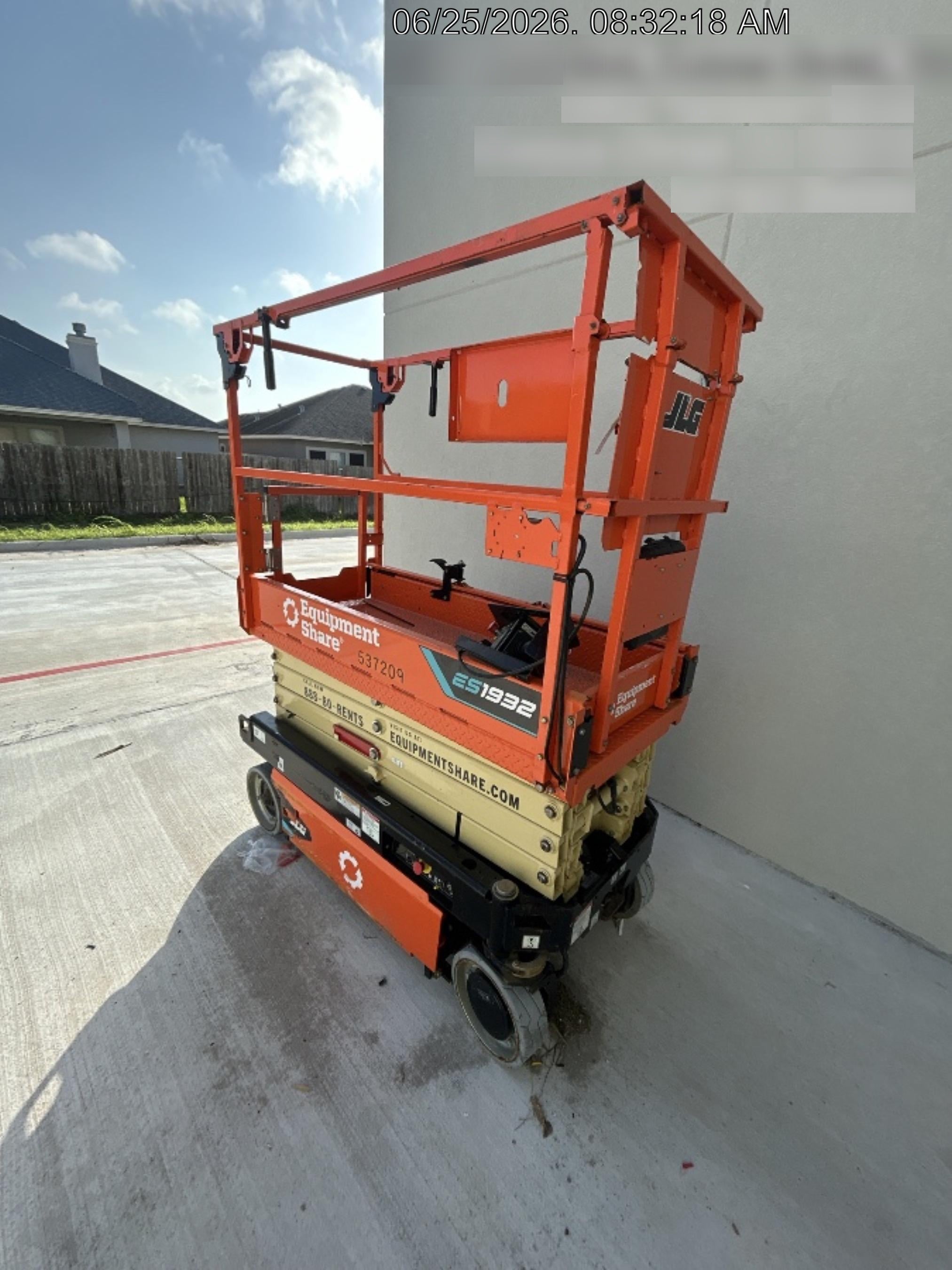2025 JLG ES1932