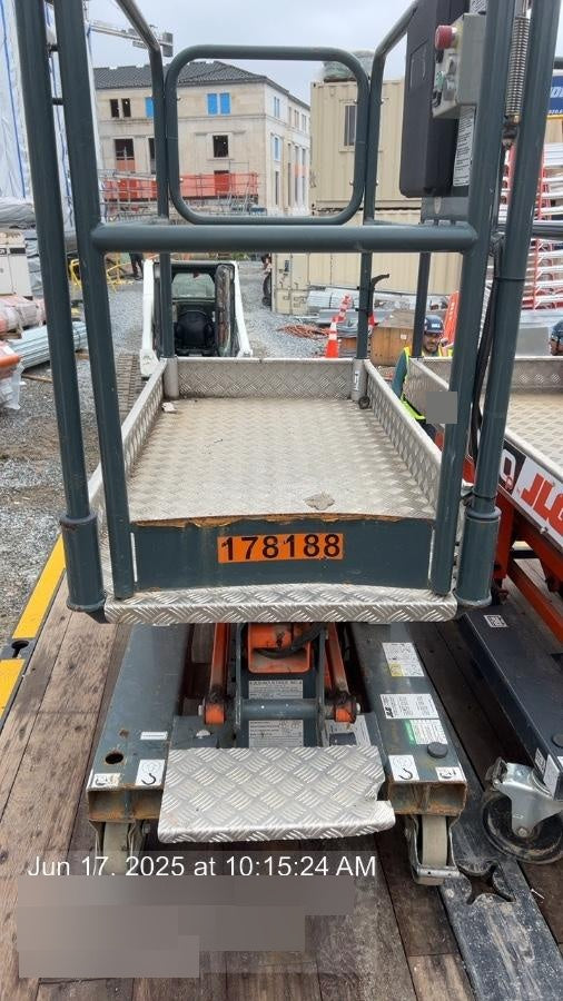 2021 JLG 1030P