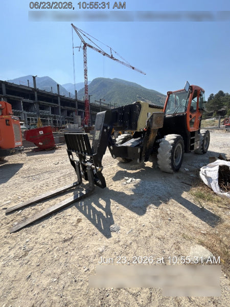 2021 JLG 1075