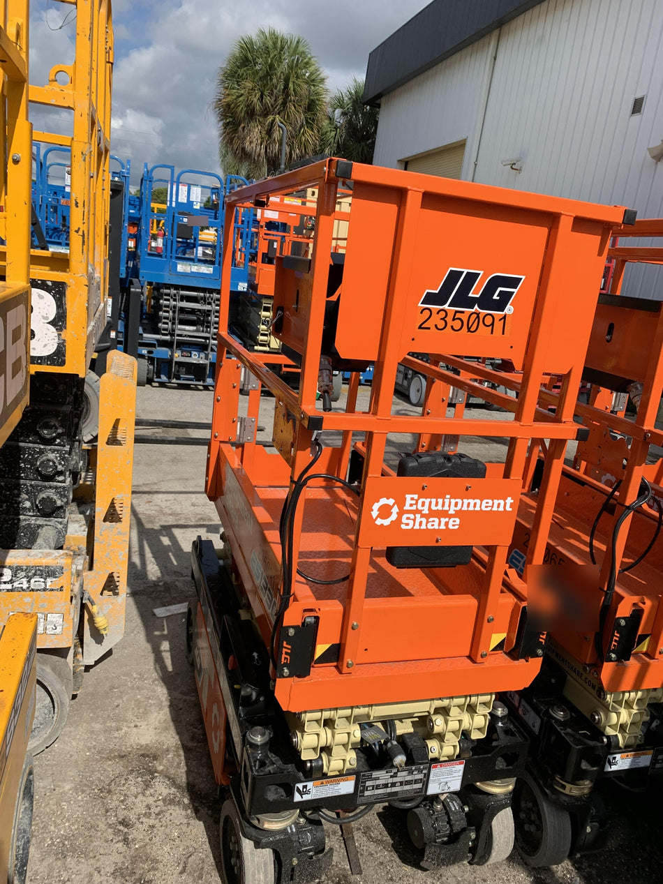 2022 JLG ES1330L