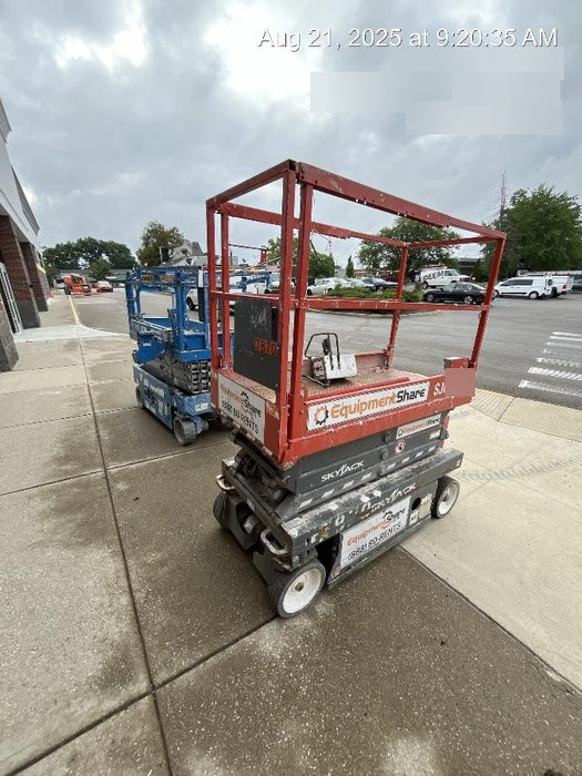 2017 Skyjack SJIII-3219 Skyjack SJIII3219 Scissor Lift w/Trojan Batteries