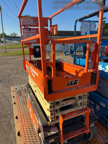 2022 JLG ES1932