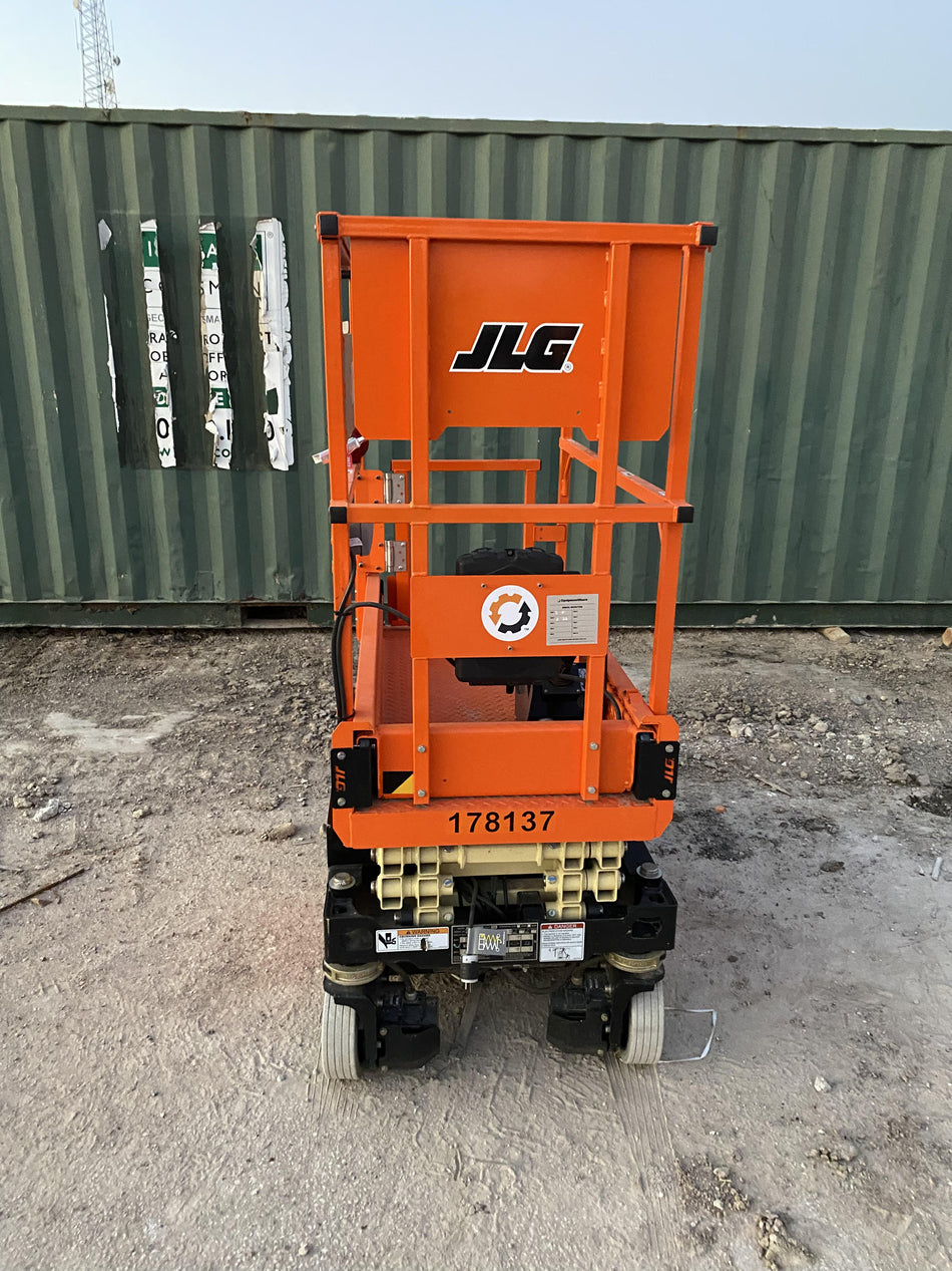 2021 JLG ES1330L