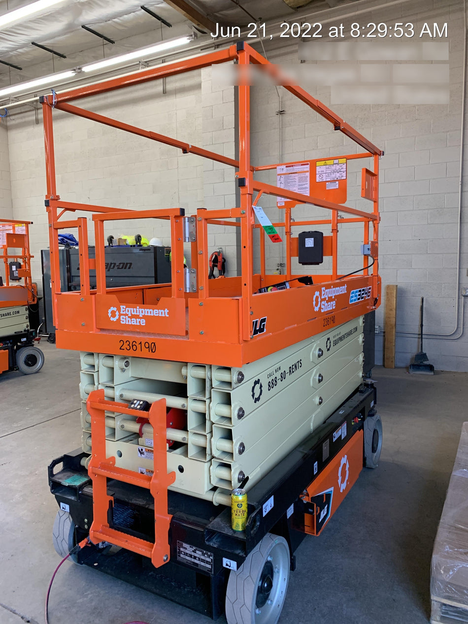 2022 JLG ES3246