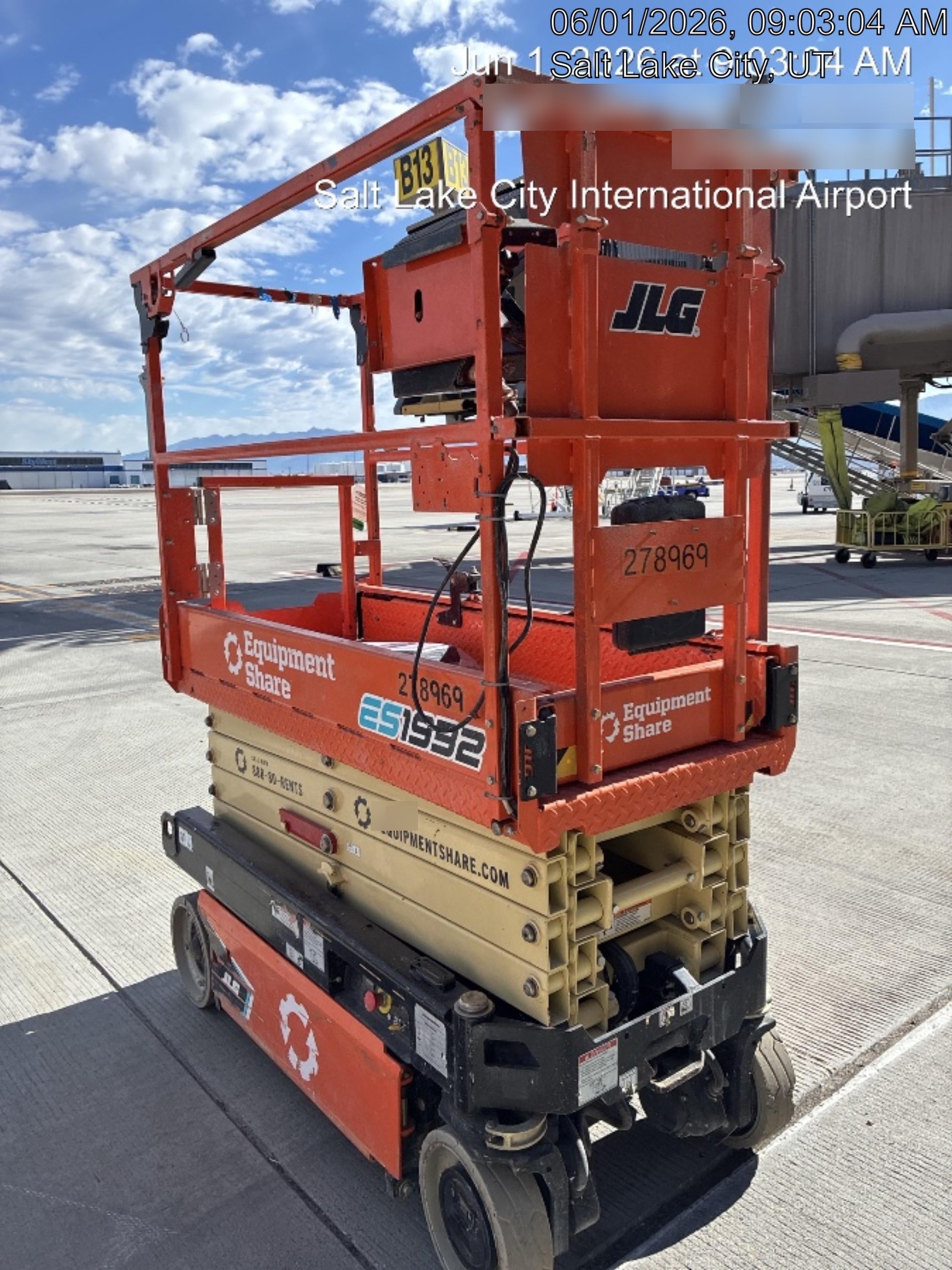 2022 JLG ES1932