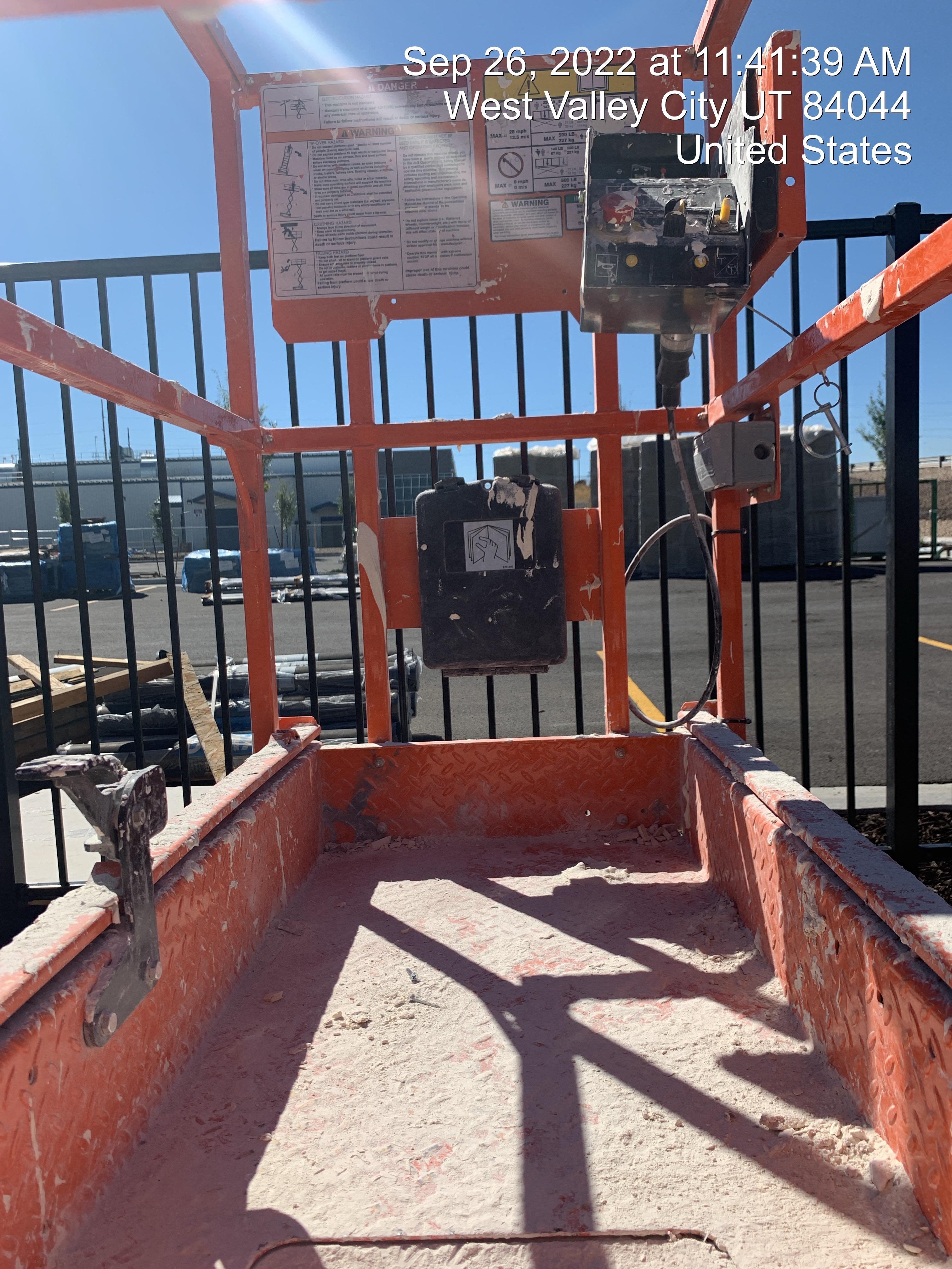 2022 JLG ES1330L
