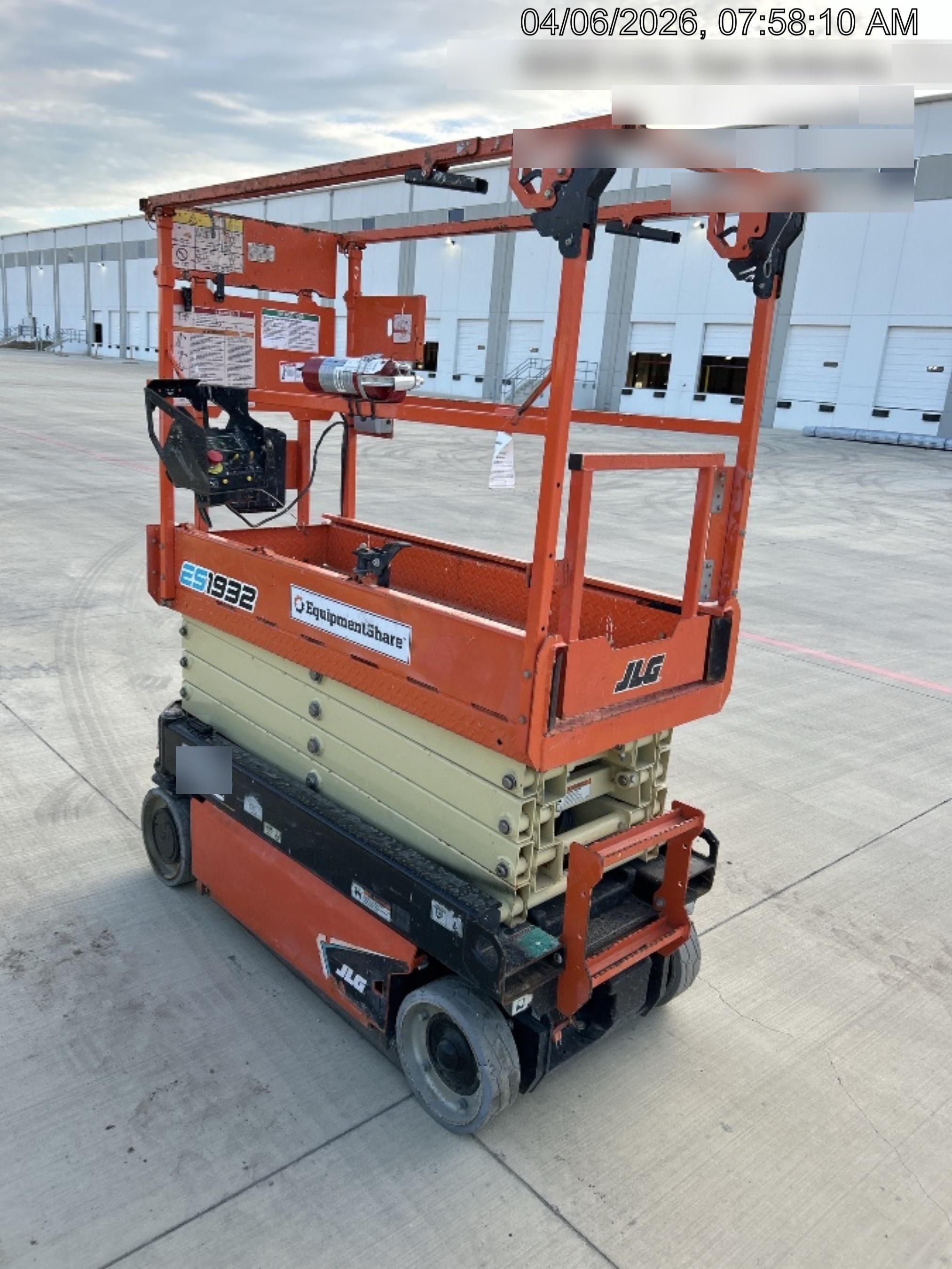 2021 JLG ES1932